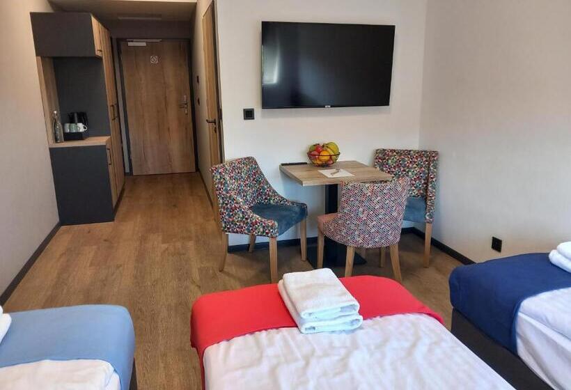Номер Стандарт Трехместный, Jura Hotel Osiek