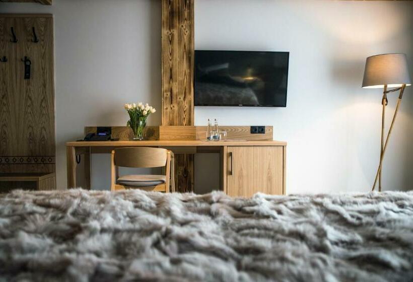 Номер Deluxe, Litworowy Staw