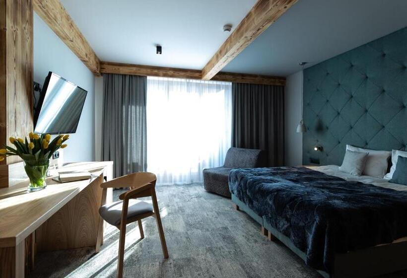 Номер Deluxe, Litworowy Staw