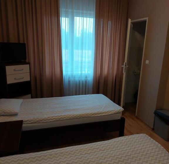 غرفة أساسية, Strzelec Noclegi