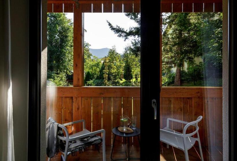 اتاق استاندارد سه تخته با بالکن, Dom Góry Las   Kameralny Pensjonat W Centrum Karpacza Dla Gości Dorosłych Od 13 Roku życia, Catering