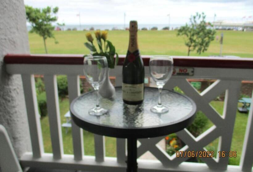 Номер Стандарт Вид на Море с Балконом, Sefton Lodge Seafront ,panoramic Sea View Ensuite Balconys Available, Guest Garden