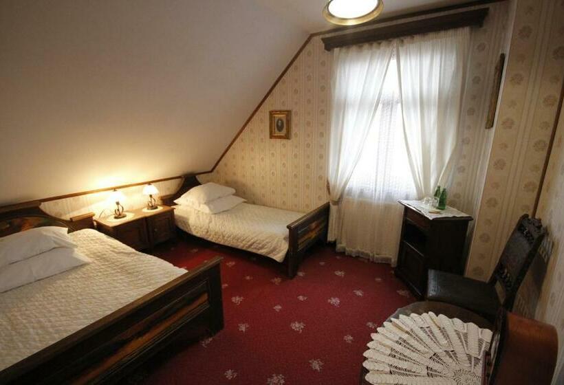 基本间, Kiermusy Dworek Nad łąkami