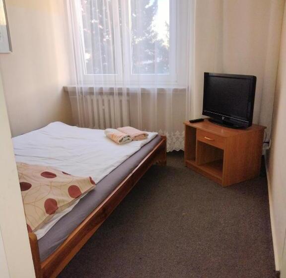 Четырехместный Номер Стандарт, Hostel Barbórka