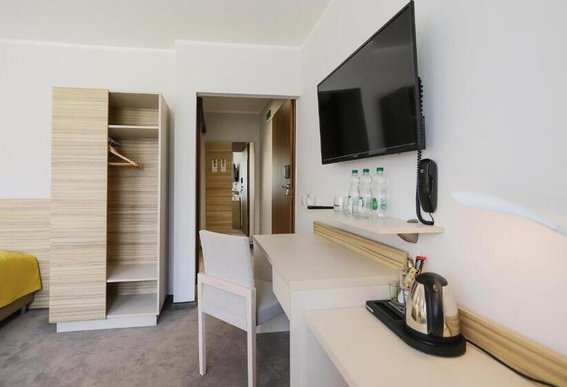 اتاق استاندارد سه نفره, Poznań West Hotel   Airport