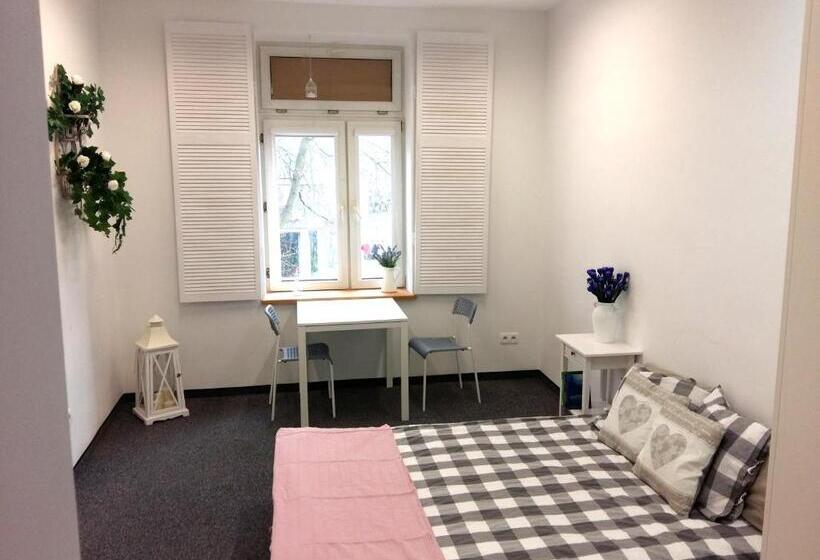 Номер Стандарт Вид на Сад, Master Corner Apartment