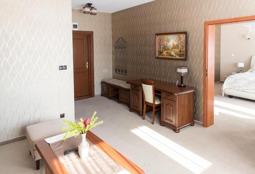 キングサイドベッドのスタンダードワンルーム, I Restauracja Bona