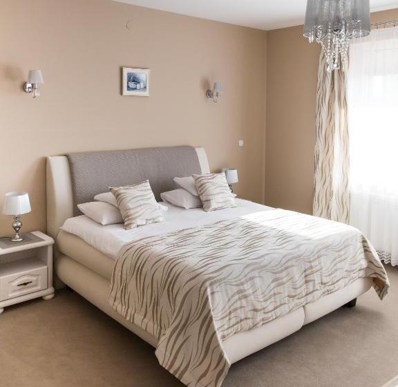 キングサイドベッドのスタンダードワンルーム, I Restauracja Bona