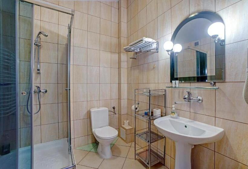 ファミリールーム, I Restauracja Bona