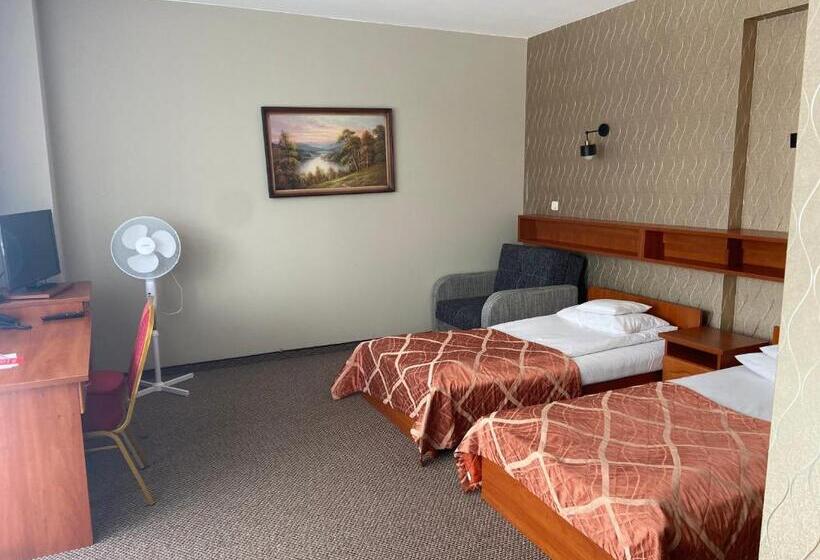 スタンダードトリプルルーム, I Restauracja Bona