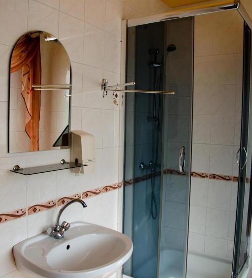 اتاق استاندارد چهار تخته, Motel Wig