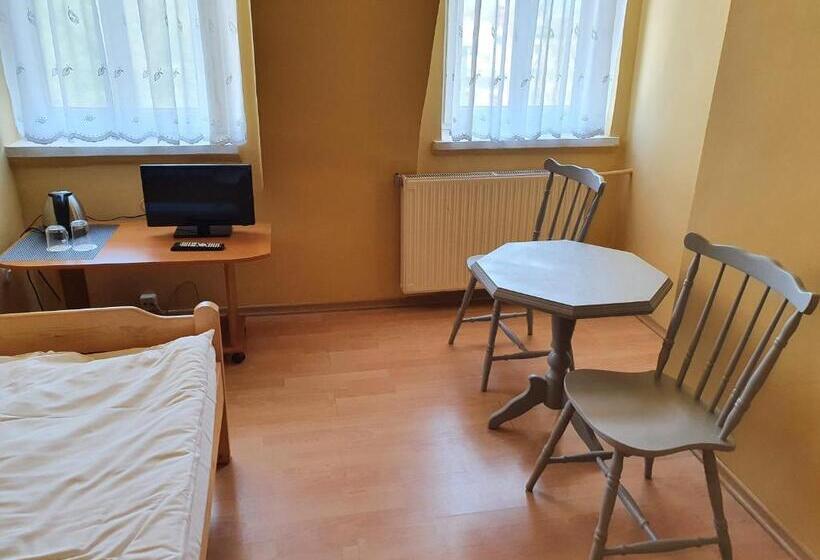 Номер Economy, Dom Turysty Pttk W Bielsku   Białej