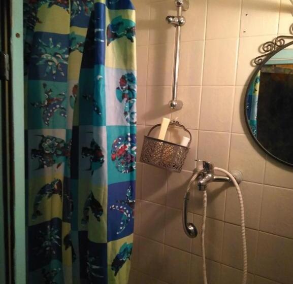 اتاق استاندارد سه نفره, Room In Guest Room   Lockable Room Center