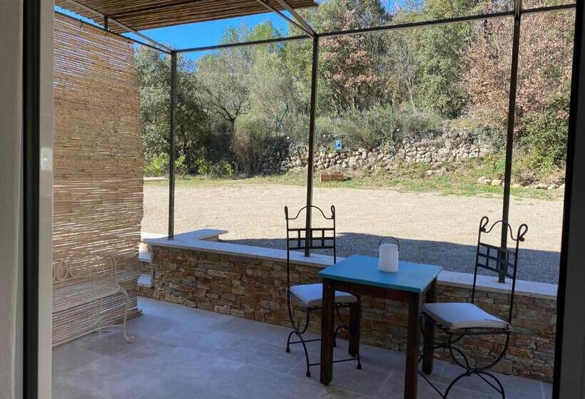 Номер Стандарт Вид на Сад, L Eveil En Provence