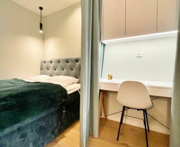 سوییت جونیور با بالکن, Prince Witold Apartments Near The Market Square 43 Księcia Witolda Street