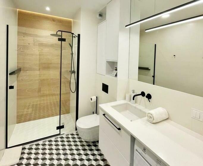سوییت جونیور با بالکن, Prince Witold Apartments Near The Market Square 43 Księcia Witolda Street