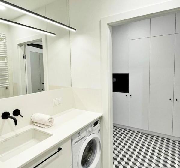 سوییت جونیور با بالکن, Prince Witold Apartments Near The Market Square 43 Księcia Witolda Street