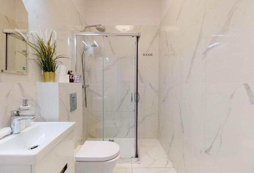 Suite with Terrace, Prince Witold Apartments Near The Market Square 43 Księcia Witolda Street
