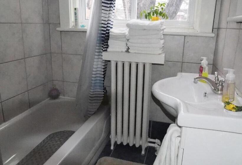 浴室共有スタンダード４人用ルーム, Downtown Bed And Breakfast