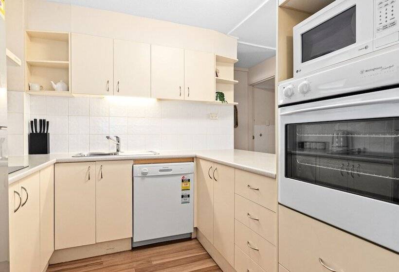 Апартаменты 1 Спальня, Windward Apartments