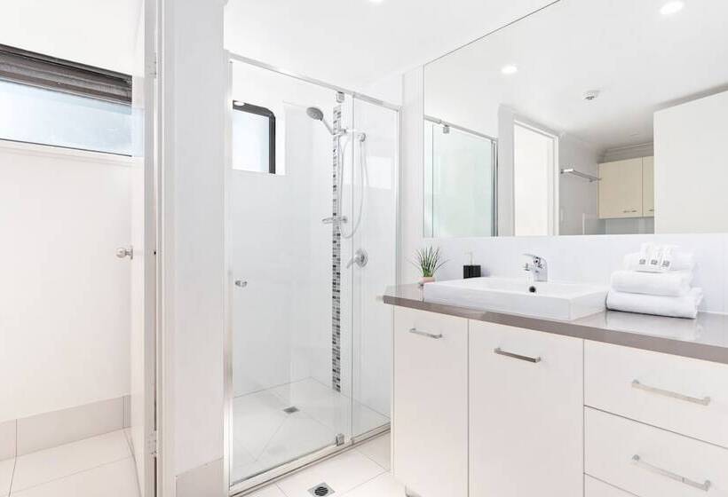 Апартаменты 2 Спальни, Windward Apartments