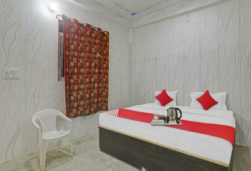 חדר קלאסי לשלושה, Flagship Sana Guest House Near Chaudhary Charan Singh International Airport