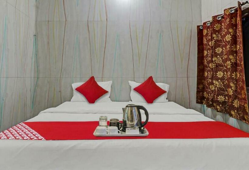 חדר קלאסי לשלושה, Flagship Sana Guest House Near Chaudhary Charan Singh International Airport
