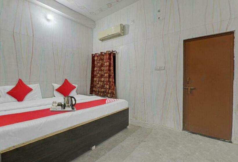 חדר קלאסי לשלושה, Flagship Sana Guest House Near Chaudhary Charan Singh International Airport
