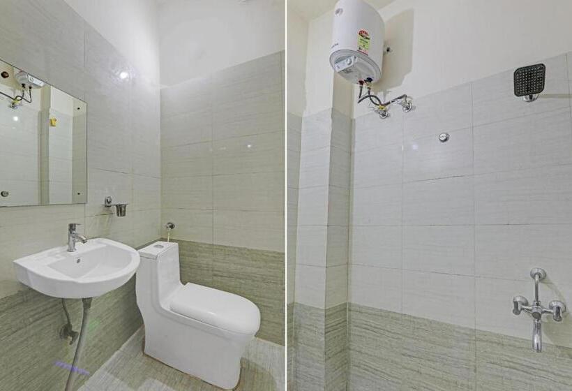 חדר קלאסי לשלושה, Flagship Sana Guest House Near Chaudhary Charan Singh International Airport
