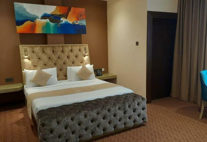 Номер Deluxe, Viluxey City