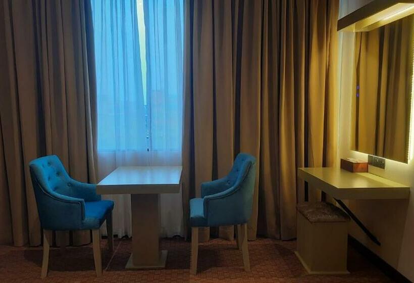 Номер Deluxe, Viluxey City