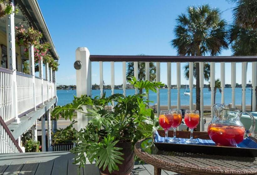 스위트 킹사이즈 침대, Bayfront Marin House