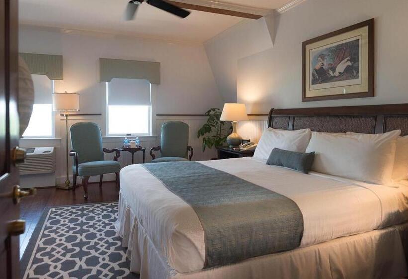 스탠다드 룸 킹사이즈 침대, Elizabeth Pointe Lodge