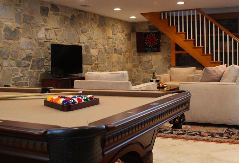 스위트 킹사이즈 침대, Hillbrook Inn & Spa