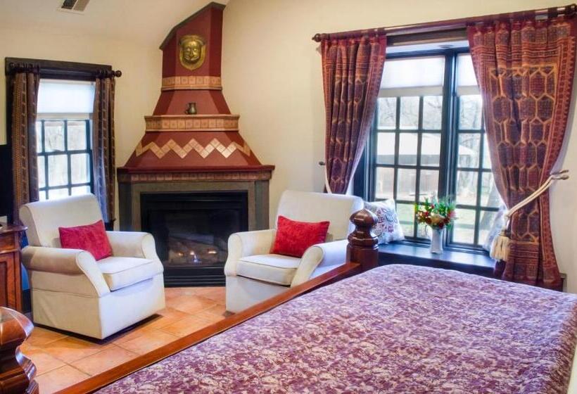 스위트 킹사이즈 침대, Hillbrook Inn & Spa