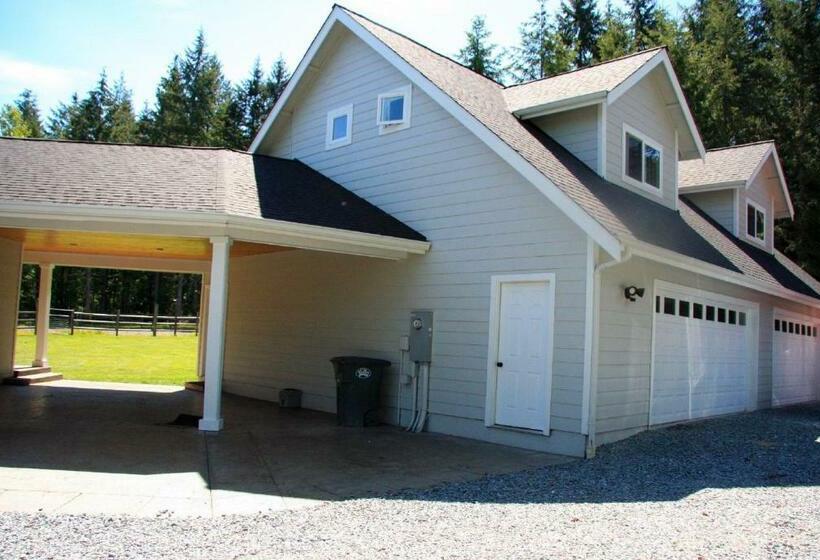 Номер Стандарт, The Loft At The Nisqually Highland Ranch