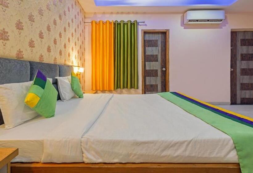 デラックスルーム, Treebo Shakuntalam, Near Lucknow Airport