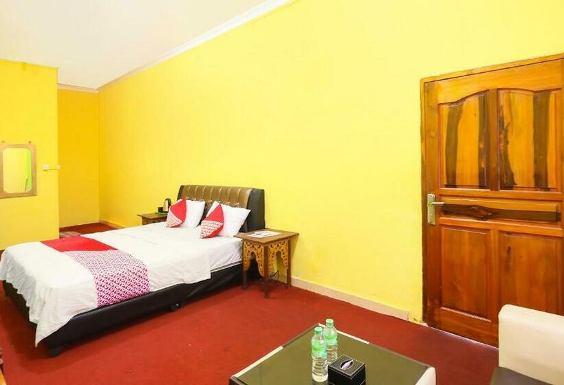 Номер Deluxe Кровать Кинг, Oyo 91839 Penginapan Sulthan Penyengat Syariah