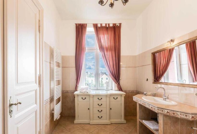 스탠다드 트리플 룸, Schlosshotel Gross Koethel