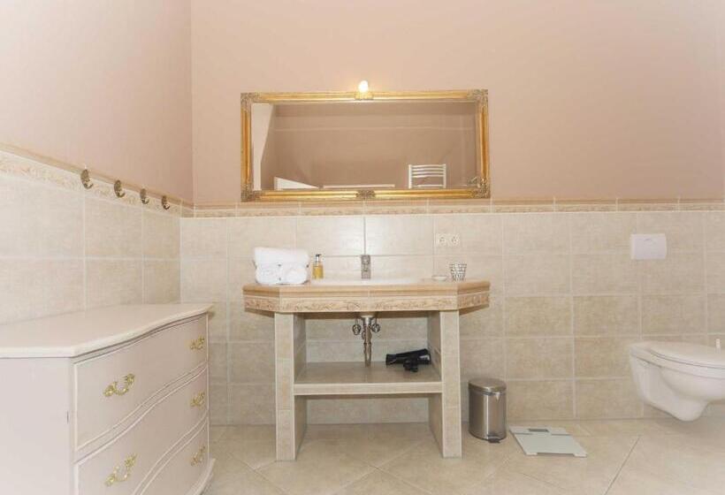 컴포트 트리플 룸, Schlosshotel Gross Koethel