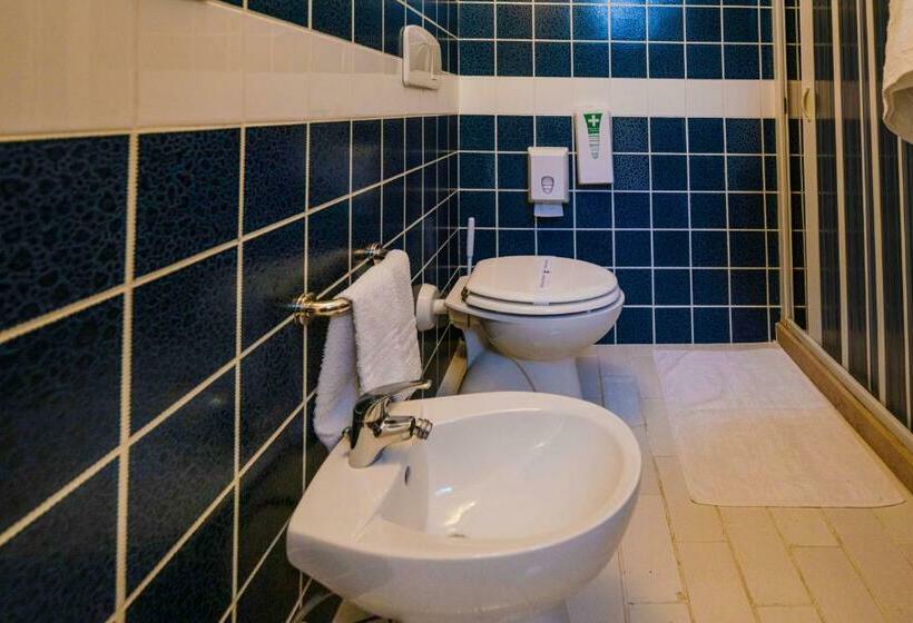 Трехместный Номер Стандарт с Балконом, B&b Nu Suennu