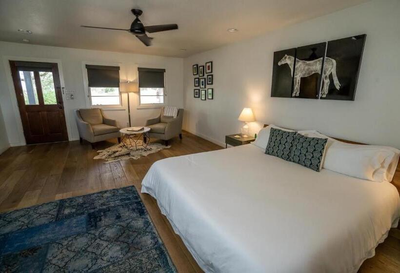 스탠다드 스튜디오 킹침대, Sage Hill Inn & Spa