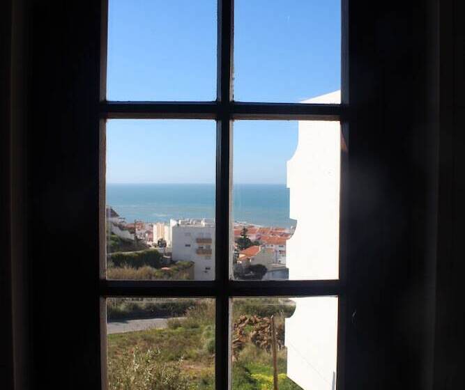 Кровать в Многоместном Номере с Общей Ванной, Ericeira Chill Hill Hostel & Private Rooms   Peach Garden
