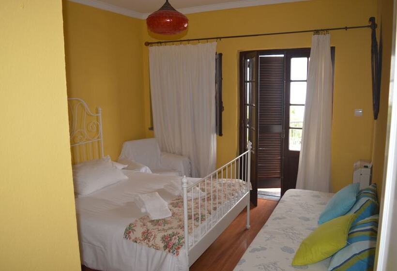 Номер Стандарт Совместная Ванная, Ericeira Chill Hill Hostel & Private Rooms   Peach Garden