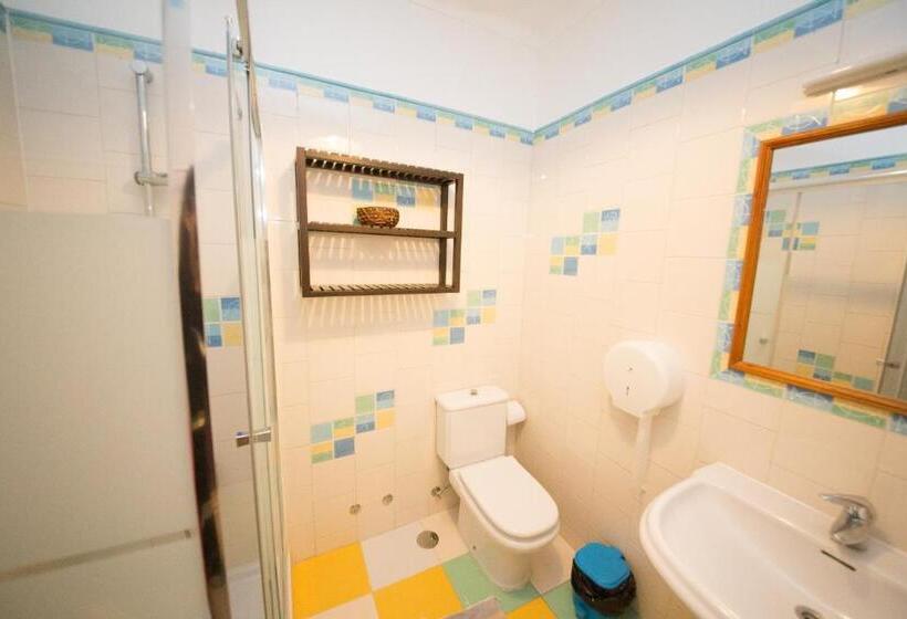 Номер Стандарт Совместная Ванная, Ericeira Chill Hill Hostel & Private Rooms   Peach Garden