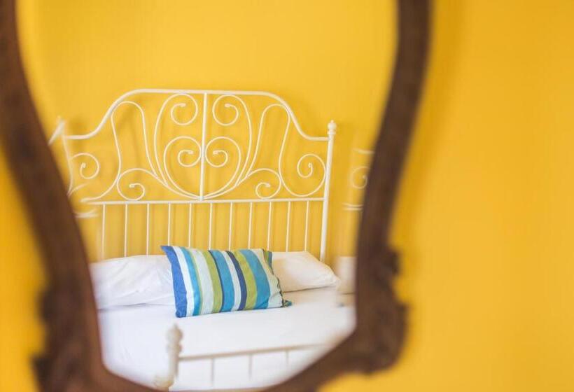 Номер Стандарт Совместная Ванная, Ericeira Chill Hill Hostel & Private Rooms   Peach Garden