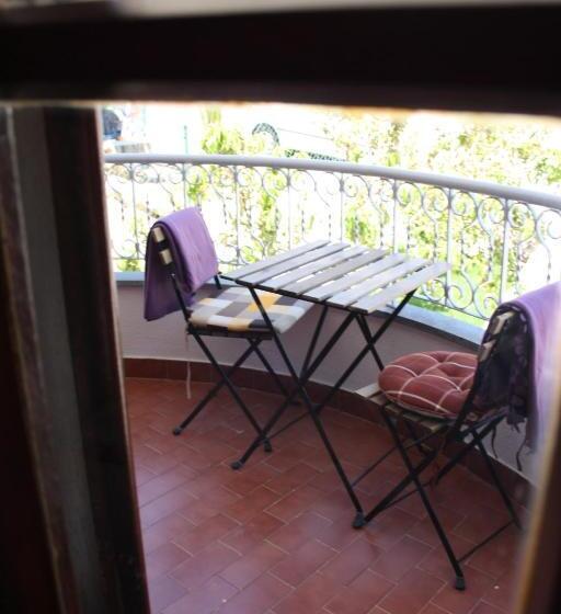 Номер Стандарт с Балконом, Ericeira Chill Hill Hostel & Private Rooms   Peach Garden