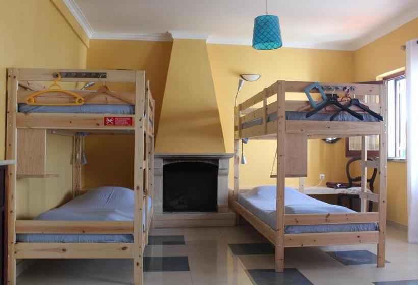 Кровать в Общей Комнате, Ericeira Chill Hill Hostel & Private Rooms   Peach Garden