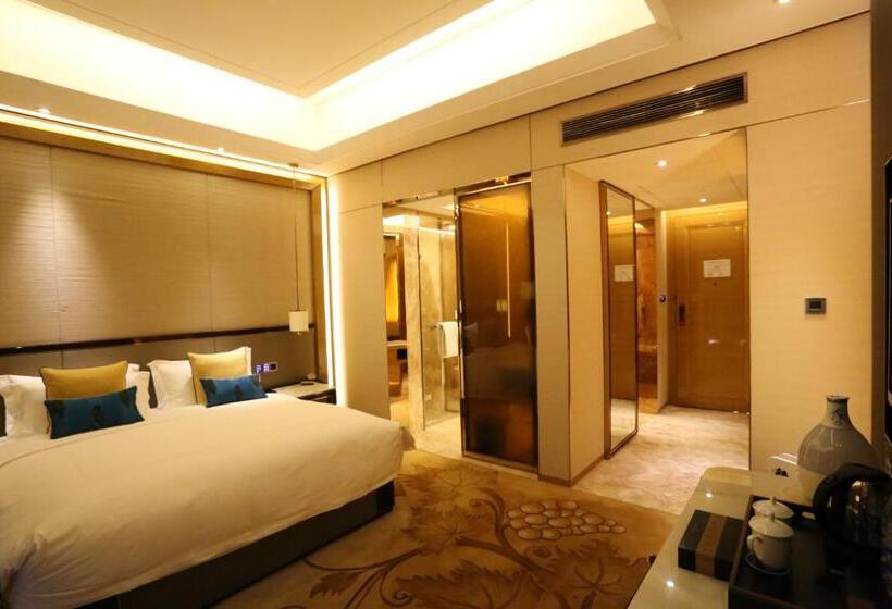 이그제큐티브 룸 킹사이즈 침대, Jinjiang International Hotel Urumqi