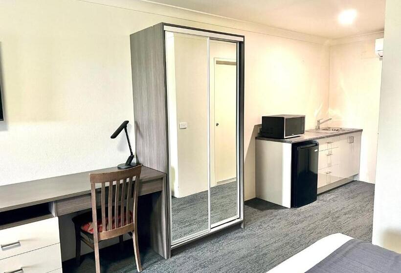 Студия Стандарт, Bathurst Motor Inn